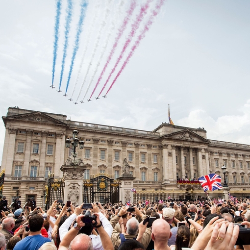 Aerial display flying over crowds above palace