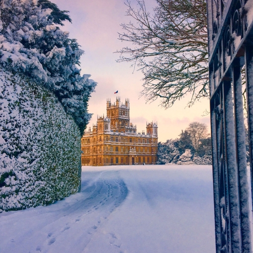 Exterior view to a heritage castle in the winter
