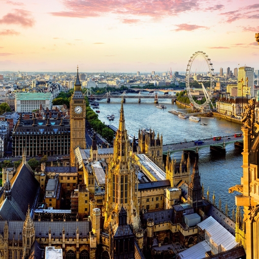 Panoramic view of the Houses of Parliament, Big Ben and London Eye