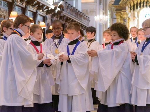 St Paul's Choristers lighting candles at Christmas
