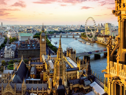 Panoramic view of the Houses of Parliament, Big Ben and London Eye