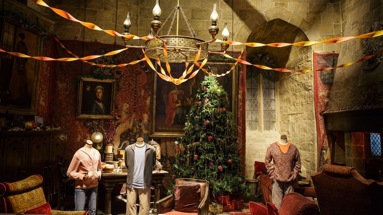 Christmas tree in Gryffindor common room with casual student clothes on dummies