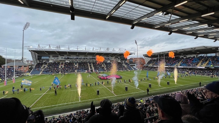 Vue de la tribune avec des animations sur le terrain, Headingley Stadium Tours